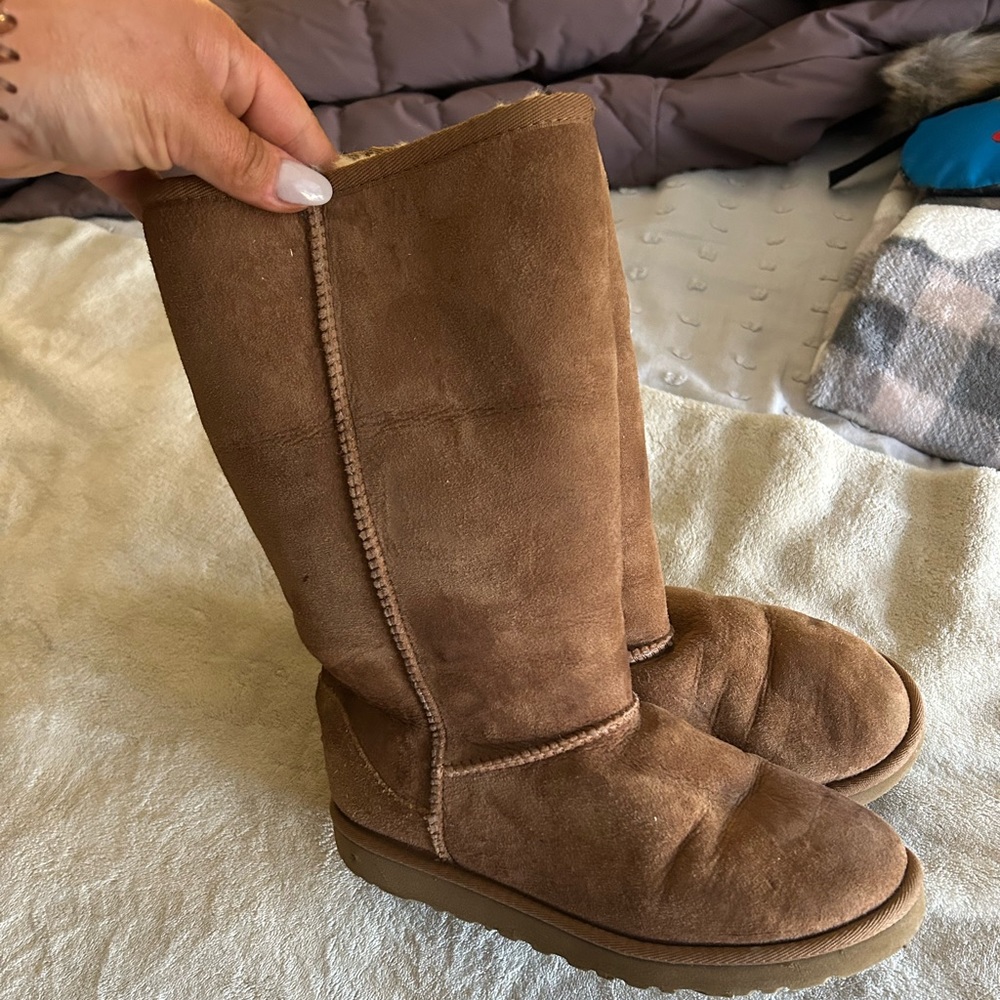 Kids size 5 tall chestnut Uggs